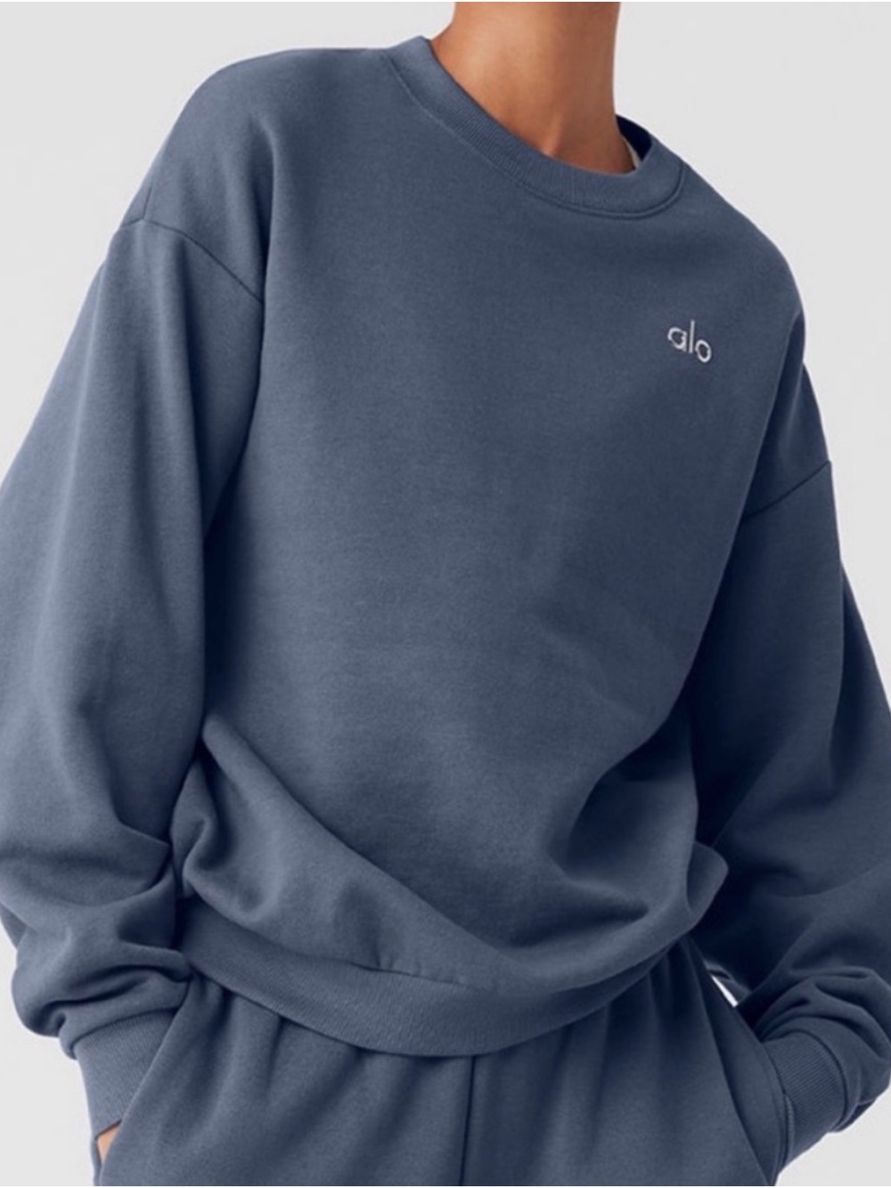 ALO Yoga Accolade Crewneck Sweatshirt in Bluestone